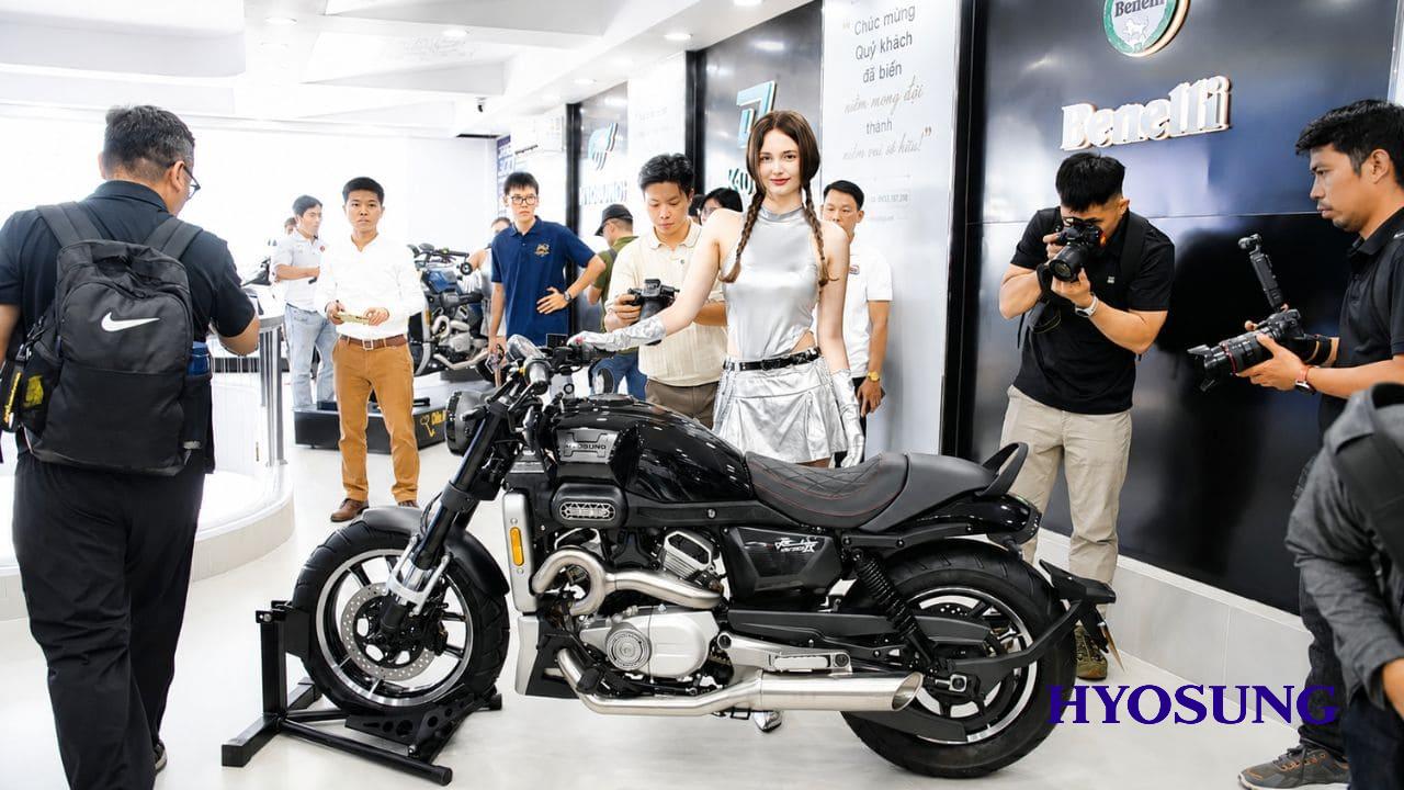 Hyosung GV350X bất ngờ xuất hiện tại lễ khai trương Showroom Moto Đồng Tháp